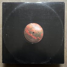 2562 – Love In Outer Space / Third Wave