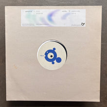 Vertical Cat / Remote_ – Split