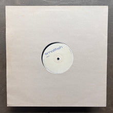 Vertical Cat / Remote_ – Split